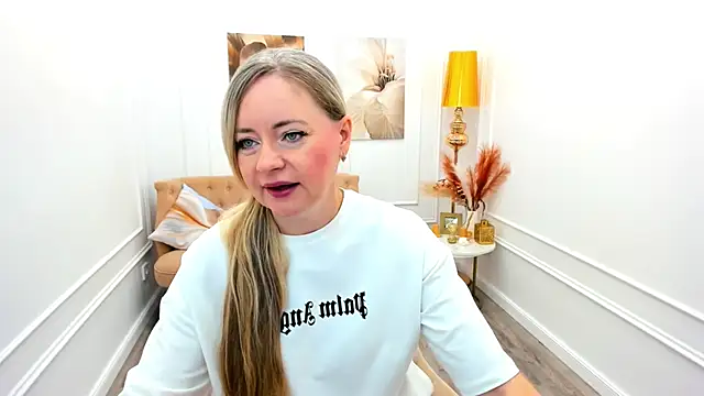 CharlotteKerti online show from June 27, 2026, 11:49 am