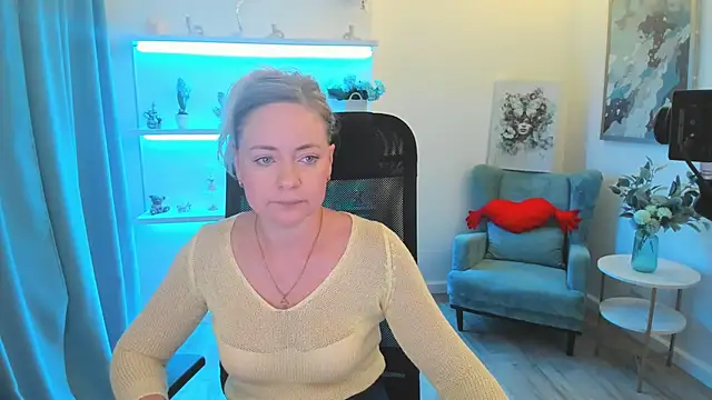CharlotteKerti online show from June 13, 2026, 7:34 pm