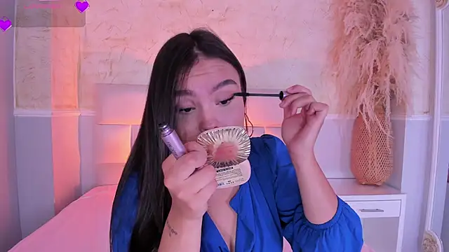 valeriekhaleesi online show from March 18, 2026, 9:59 pm