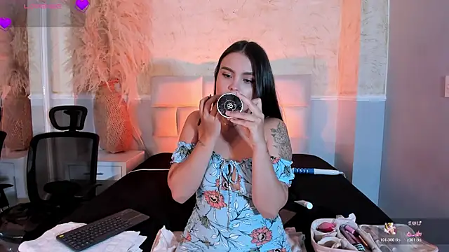 valeriekhaleesi online show from April 15, 2026, 8:31 pm