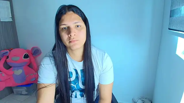 Snapshot of alys_love chatting on July 4, 2026, 4:44 pm alys love online show from July 4, 2026, 4:44 pm
