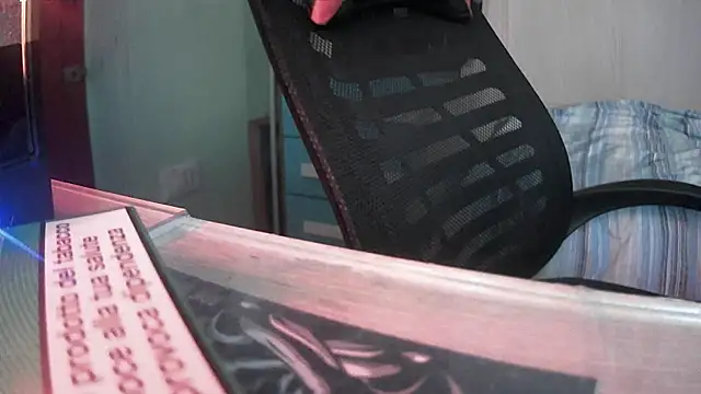 Snapshot of no-name15 chatting on February 8, 2026, 5:21 pm no-name15 online show from February 8, 2026, 5:21 pm