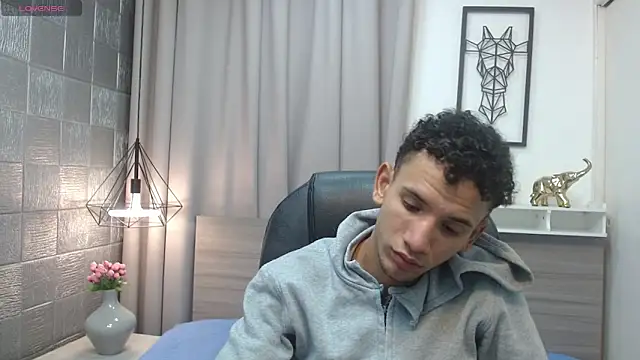 JDWhite18 online show from April 15, 2026, 3:23 am