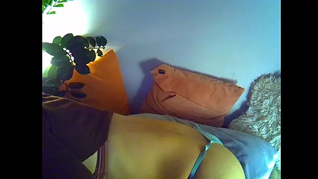 Snapshot of Onirica_L chatting on February 8, 2026, 10:51 pm Onirica L online show from February 8, 2026, 10:51 pm