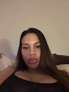 Snapshot of Petite_Baddie chatting on June 27, 2026, 6:19 am Petite Baddie online show from June 27, 2026, 6:19 am