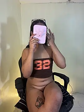 Snapshot of ursweet_thanyaXx chatting on April 3, 2026, 9:49 am ursweet thanyaXx online show from April 3, 2026, 9:49 am