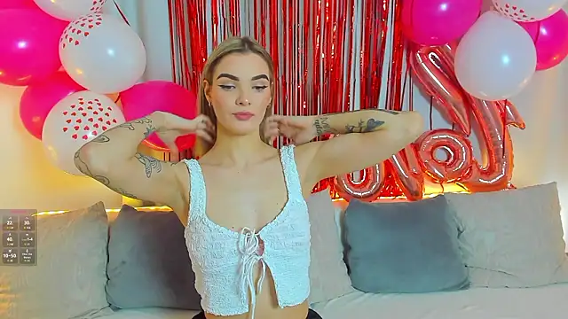 SinLuna  online show from February 5, 2026, 4:03 pm