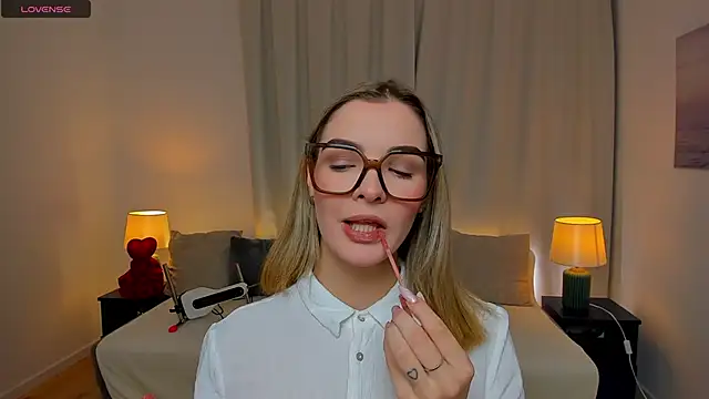 SinLuna  online show from February 20, 2026, 4:31 pm