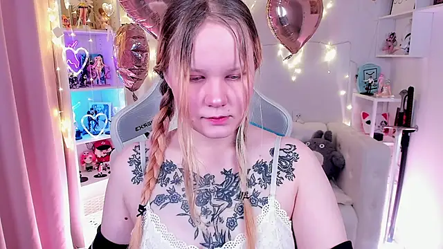 AnnieVibe online show from February 14, 2026, 5:35 pm