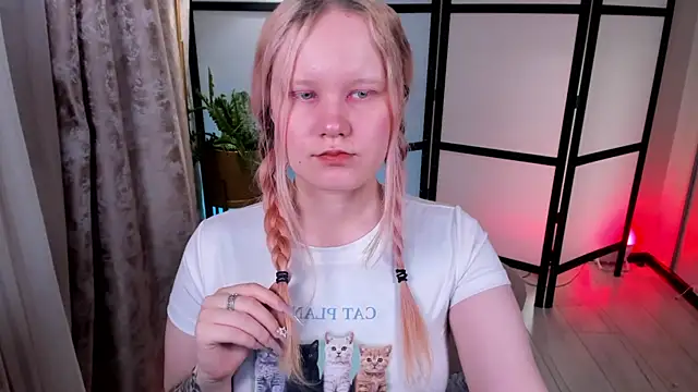Snapshot of AnnieVibe chatting on April 30, 2026, 5:42 pm AnnieVibe online show from April 30, 2026, 5:42 pm