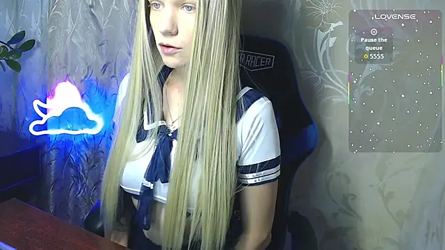 Snapshot of Shiny_Victoria chatting on July 17, 2026, 9:06 am Shiny Victoria online show from July 17, 2026, 9:06 am