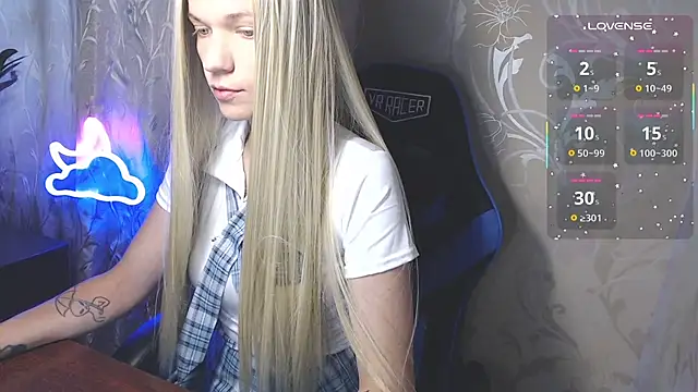 Snapshot of Shiny_Victoria chatting on July 18, 2026, 8:23 am Shiny Victoria online show from July 18, 2026, 8:23 am