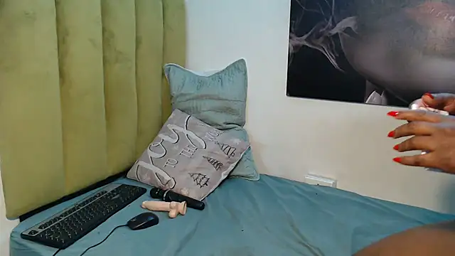 Snapshot of karen-001 chatting on February 8, 2026, 10:40 pm karen-001 online show from February 8, 2026, 10:40 pm