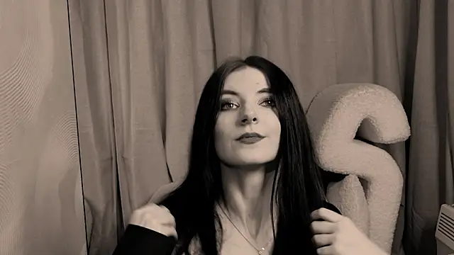 NicoleLuxe online show from March 29, 2026, 5:03 pm