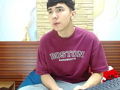 massimoferrera303av online show from February 25, 2026, 7:47 pm