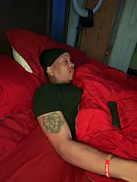 Snapshot of Suavea757 chatting on February 13, 2026, 3:28 am Suavea757 online show from February 13, 2026, 3:28 am