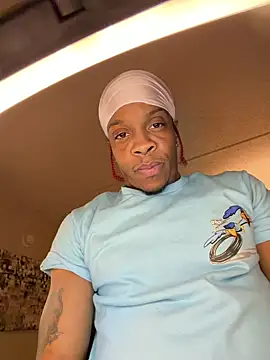 Snapshot of Suavea757 chatting on February 7, 2026, 11:35 pm Suavea757 online show from February 7, 2026, 11:35 pm