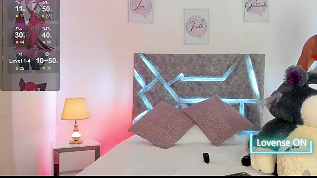 emilycat777  online show from April 9, 2026, 4:36 am