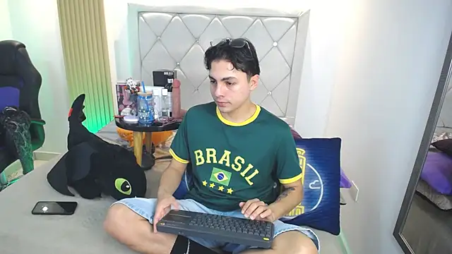 Snapshot of Samu_Hott chatting on May 4, 2026, 9:17 pm Samu Hott online show from May 4, 2026, 9:17 pm