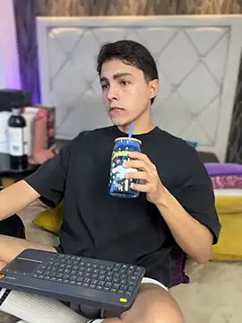 Samu Hott online show from February 18, 2026, 8:05 pm