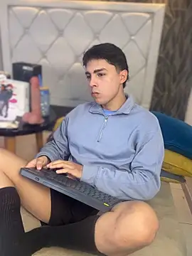 Samu Hott online show from March 4, 2026, 8:27 pm