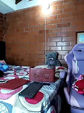 cristalprincess  online show from February 23, 2026, 1:40 am