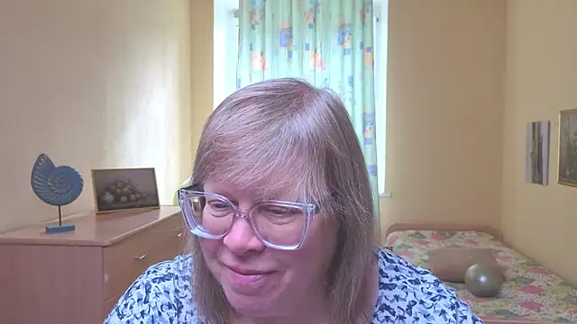 Snapshot of Emma_Eclipsee chatting on March 3, 2026, 10:33 am Emma Eclipsee online show from March 3, 2026, 10:33 am