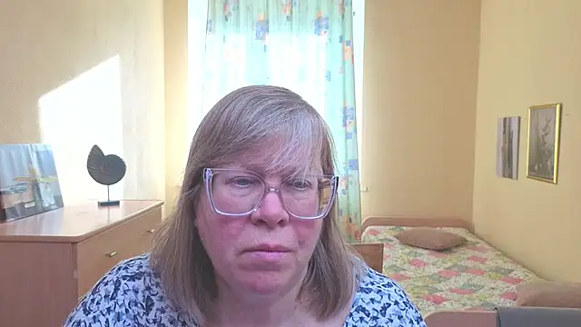 Snapshot of Emma_Eclipsee chatting on February 18, 2026, 11:06 am Emma Eclipsee online show from February 18, 2026, 11:06 am