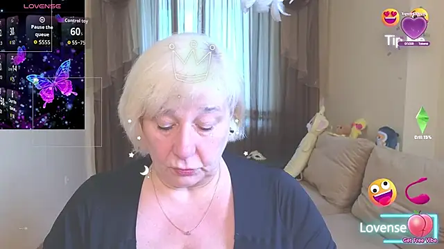Snapshot of Emma_Eclipsee chatting on May 4, 2026, 5:11 am Emma Eclipsee online show from May 4, 2026, 5:11 am