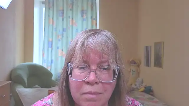 Snapshot of Emma_Eclipsee chatting on May 17, 2026, 11:32 am Emma Eclipsee online show from May 17, 2026, 11:32 am