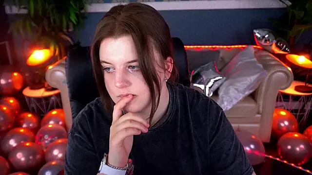 KristiFoxy online show from February 3, 2026, 1:38 pm