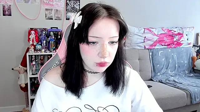 MollysLand online show from April 17, 2026, 9:56 am