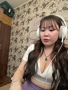 Snapshot of YukiiTYAN chatting on April 5, 2026, 10:55 am YukiiTYAN online show from April 5, 2026, 10:55 am