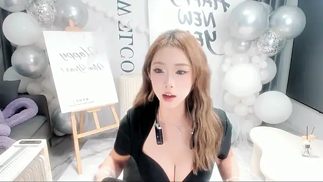 Snapshot of hotgirl0111 chatting on February 11, 2026, 12:27 pm hotgirl0111 online show from February 11, 2026, 12:27 pm