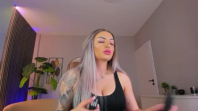 Snapshot of MissObsidian chatting on February 24, 2026, 10:21 pm MissObsidian online show from February 24, 2026, 10:21 pm