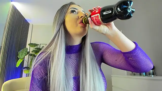 Snapshot of MissObsidian chatting on February 13, 2026, 9:15 pm MissObsidian online show from February 13, 2026, 9:15 pm