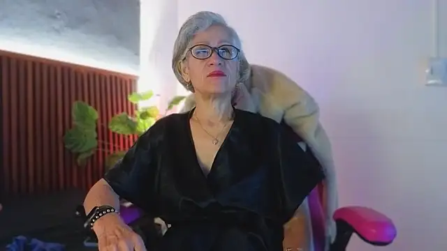 miss monserrate01 online show from February 9, 2026, 12:58 pm