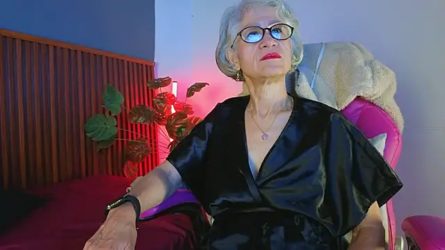 miss monserrate01 online show from February 10, 2026, 12:48 pm