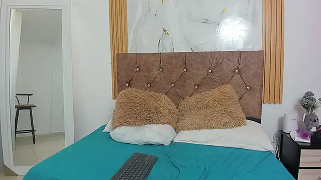 Candyfox2606 online show from February 11, 2026, 5:35 pm