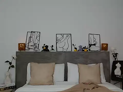 Snapshot of Jasmin0e chatting on February 18, 2026, 9:22 pm Jasmin0e online show from February 18, 2026, 9:22 pm