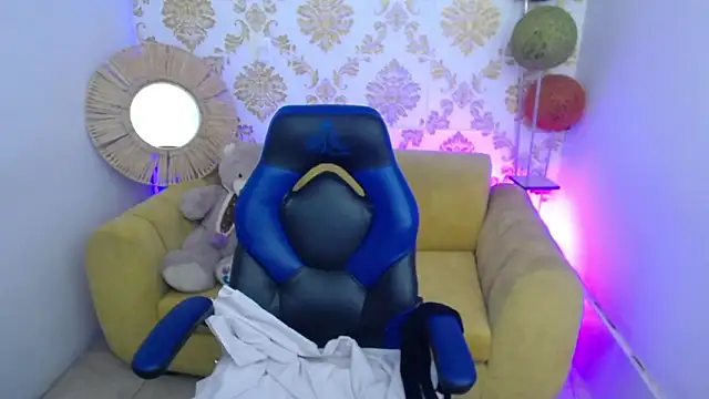 Snapshot of ALISS_M_ chatting on March 13, 2026, 8:58 pm ALISS M online show from March 13, 2026, 8:58 pm