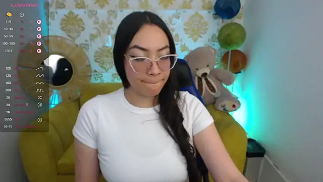 Snapshot of ALISS_M_ chatting on April 9, 2026, 8:04 pm ALISS M online show from April 9, 2026, 8:04 pm