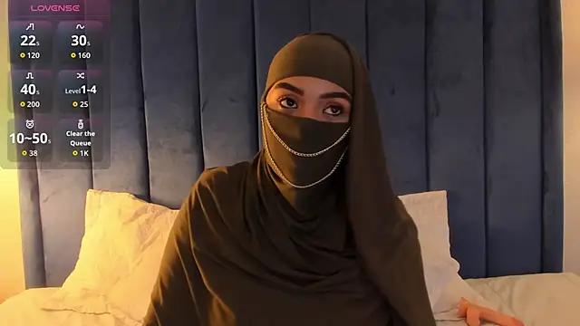 fatimarab   online show from February 8, 2026, 2:42 am