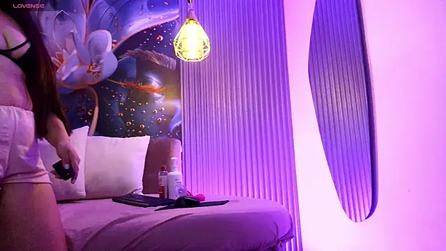 Snapshot of rouxinferno_cr chatting on February 25, 2026, 3:07 am rouxinferno cr online show from February 25, 2026, 3:07 am