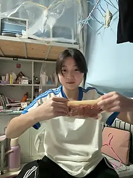 Snapshot of LXR77887 chatting on March 7, 2026, 12:21 pm LXR77887 online show from March 7, 2026, 12:21 pm