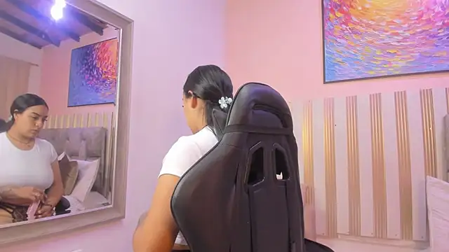 nina glow online show from March 14, 2026, 11:27 am