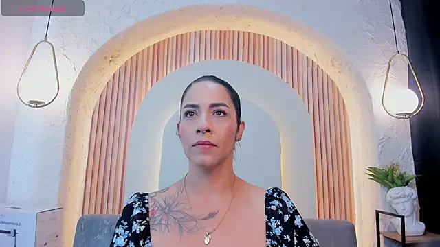 violet scott  online show from April 10, 2026, 10:11 am