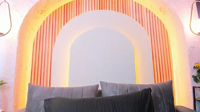 Snapshot of violet_scott_ chatting on June 12, 2026, 10:35 am violet scott online show from June 12, 2026, 10:35 am