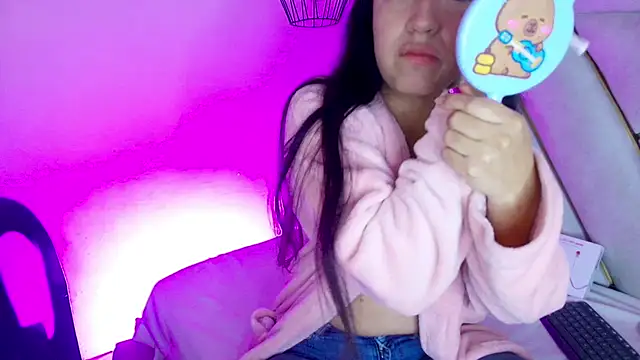 Snapshot of Dahiana_Dmour_ chatting on February 17, 2026, 12:24 pm Dahiana Dmour online show from February 17, 2026, 12:24 pm