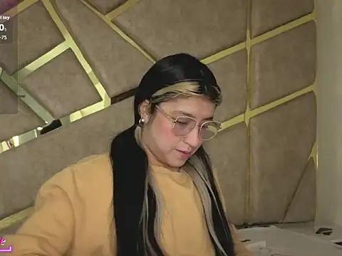 Snapshot of Dahiana_Dmour_ chatting on February 24, 2026, 12:39 pm Dahiana Dmour online show from February 24, 2026, 12:39 pm